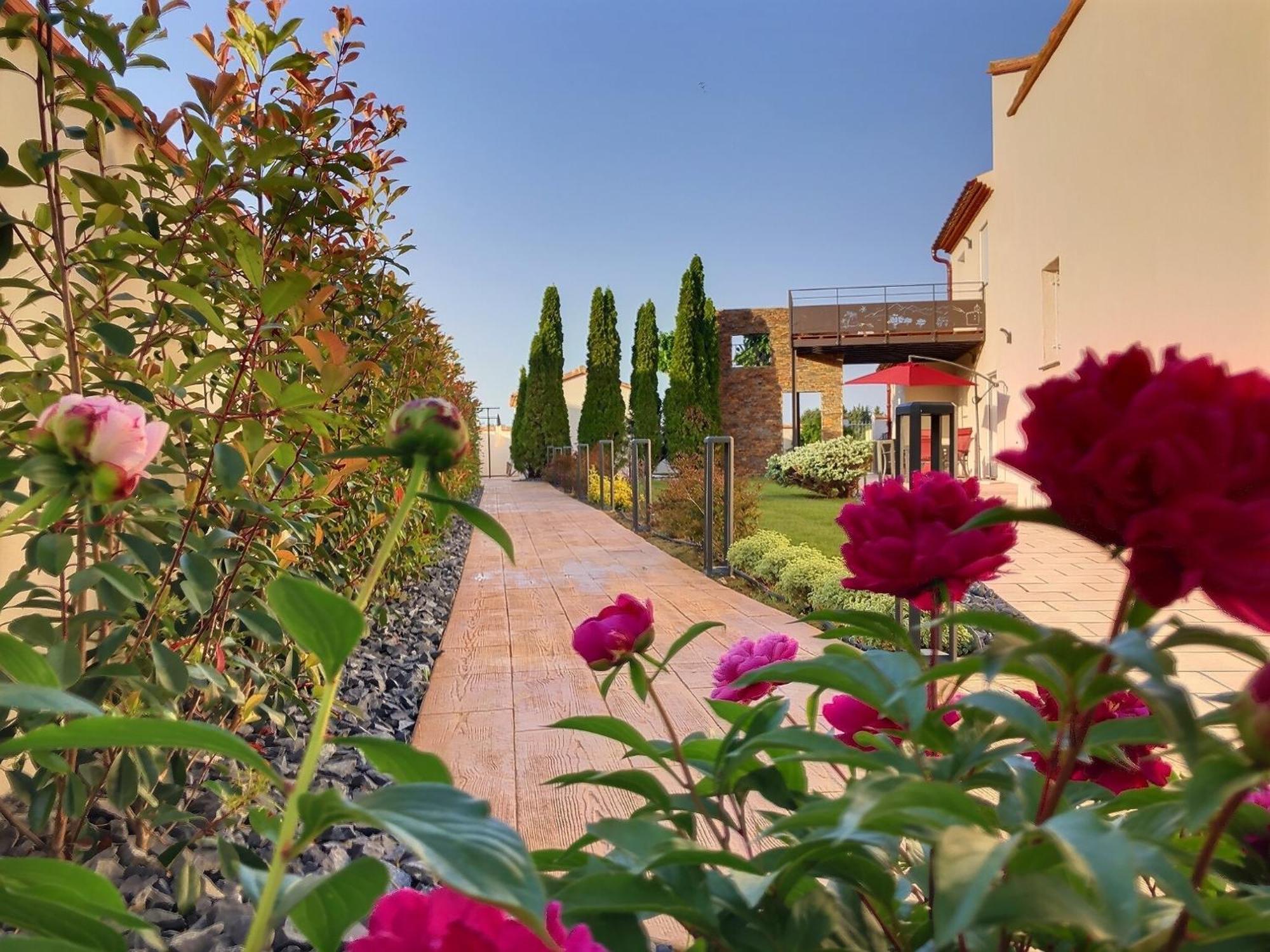 Gites La Catalane Theza Exterior photo